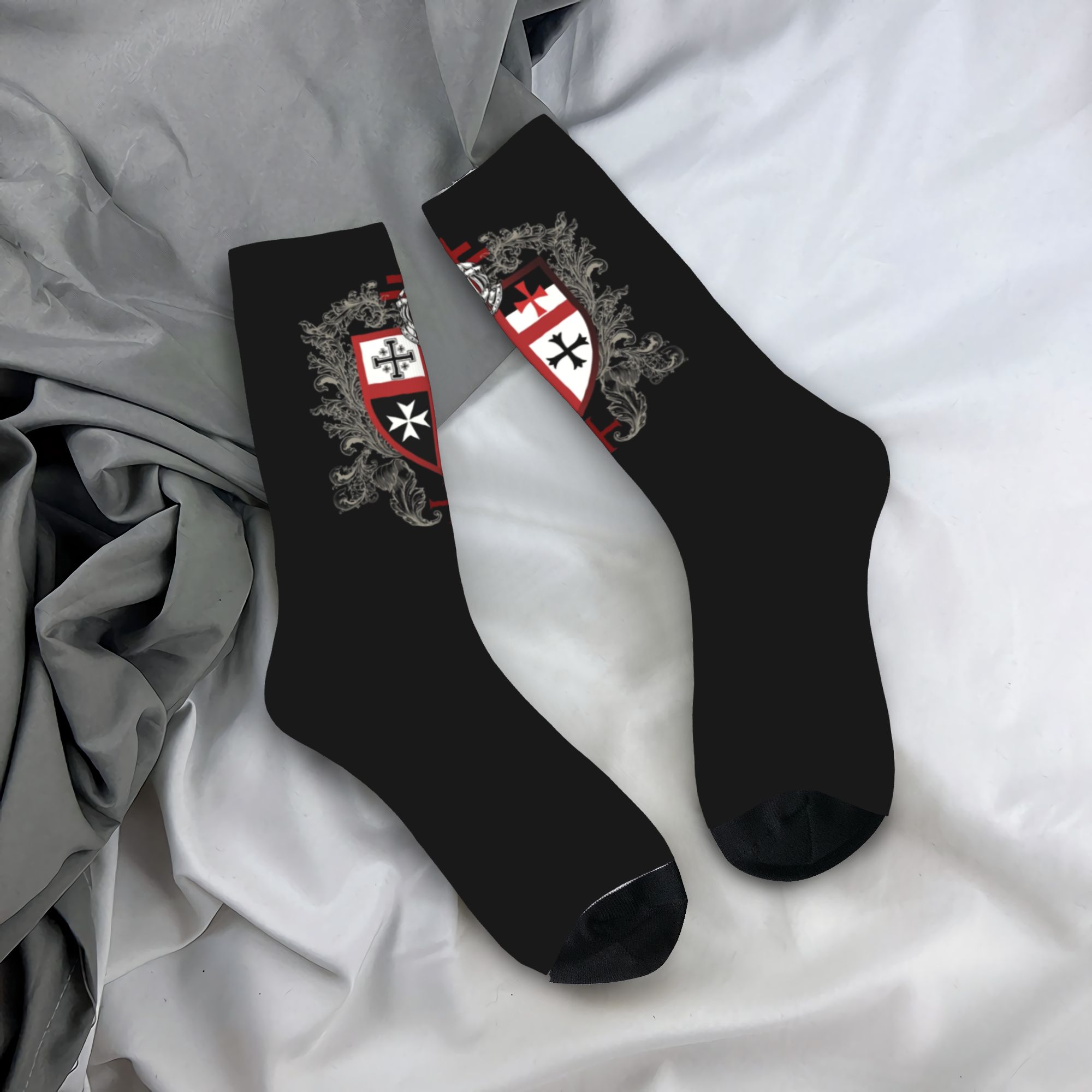 Dress Sock Men - ถุงเท้าลายกางเขนอัศวินเทมพลาร์แบบกำหนดเองสำหรับผู้ชายและผู้หญิง ถุงเท้าแฟชั่นสไตล์ยุคกลาง ลายสัญลักษณ์กลุ่มลับ
